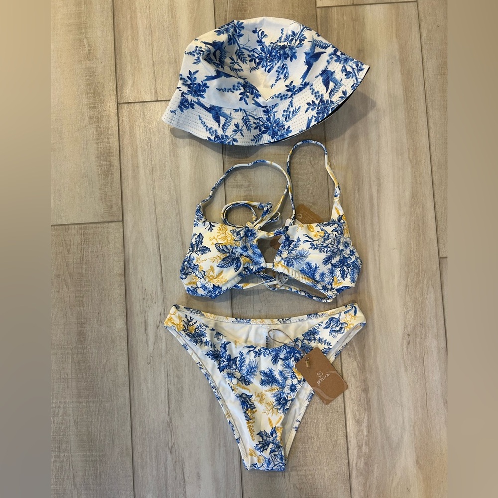 NWT Berlook Floral Cut Out Bikini Set with Matching Hat